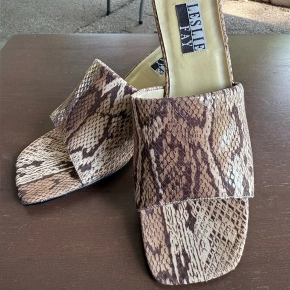 Leslie Fay Brown Snake Print Women's Sandals 7.5 - Picture 1 of 6